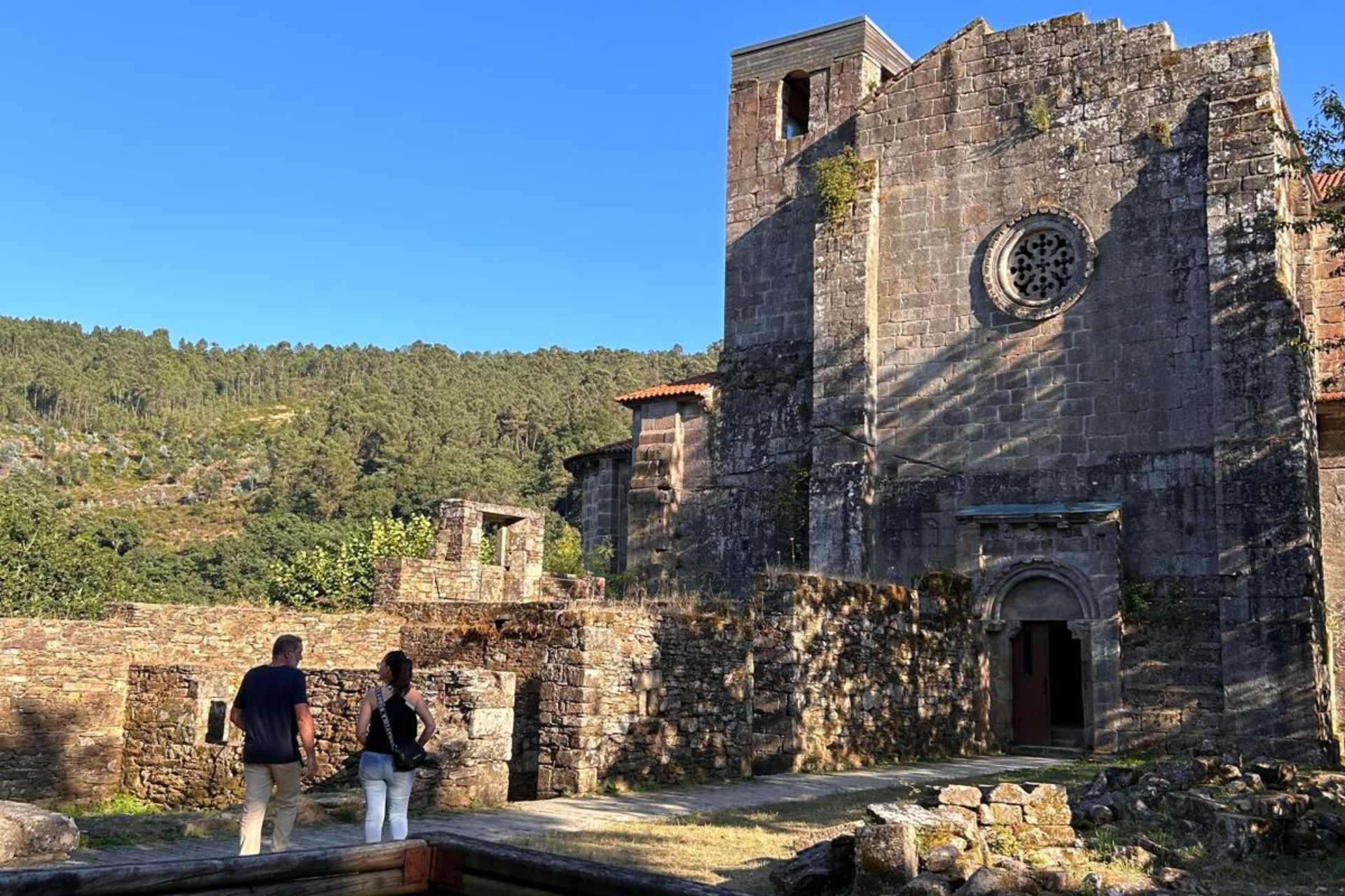 O Mosteiro de Carboeiro recibiu máis de 3.500 visitas durante os meses de xuño e de xullo