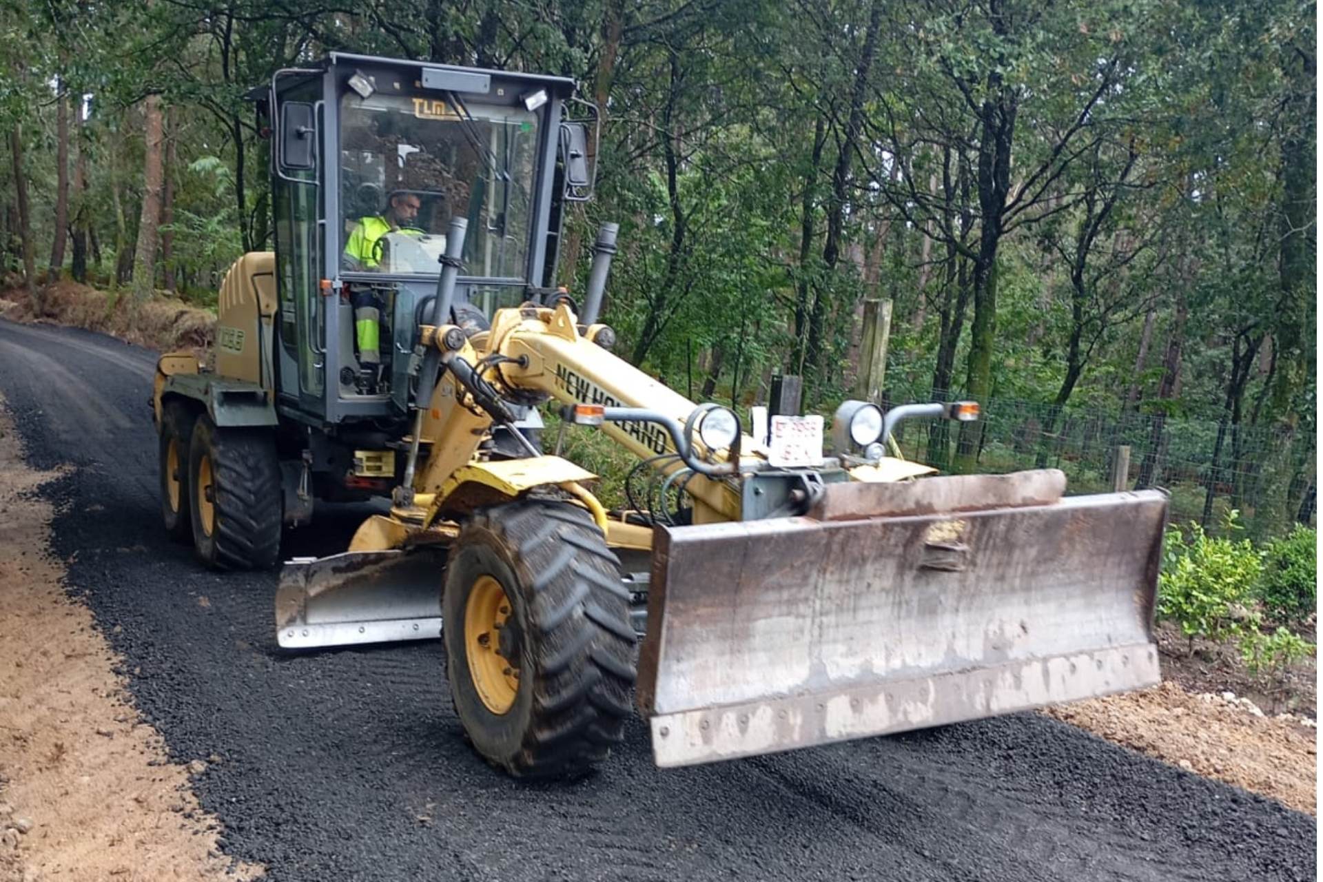 As máquinas da Macomunidade regresan a Silleda para mellorar camiños e accesos a pastos e explotacións