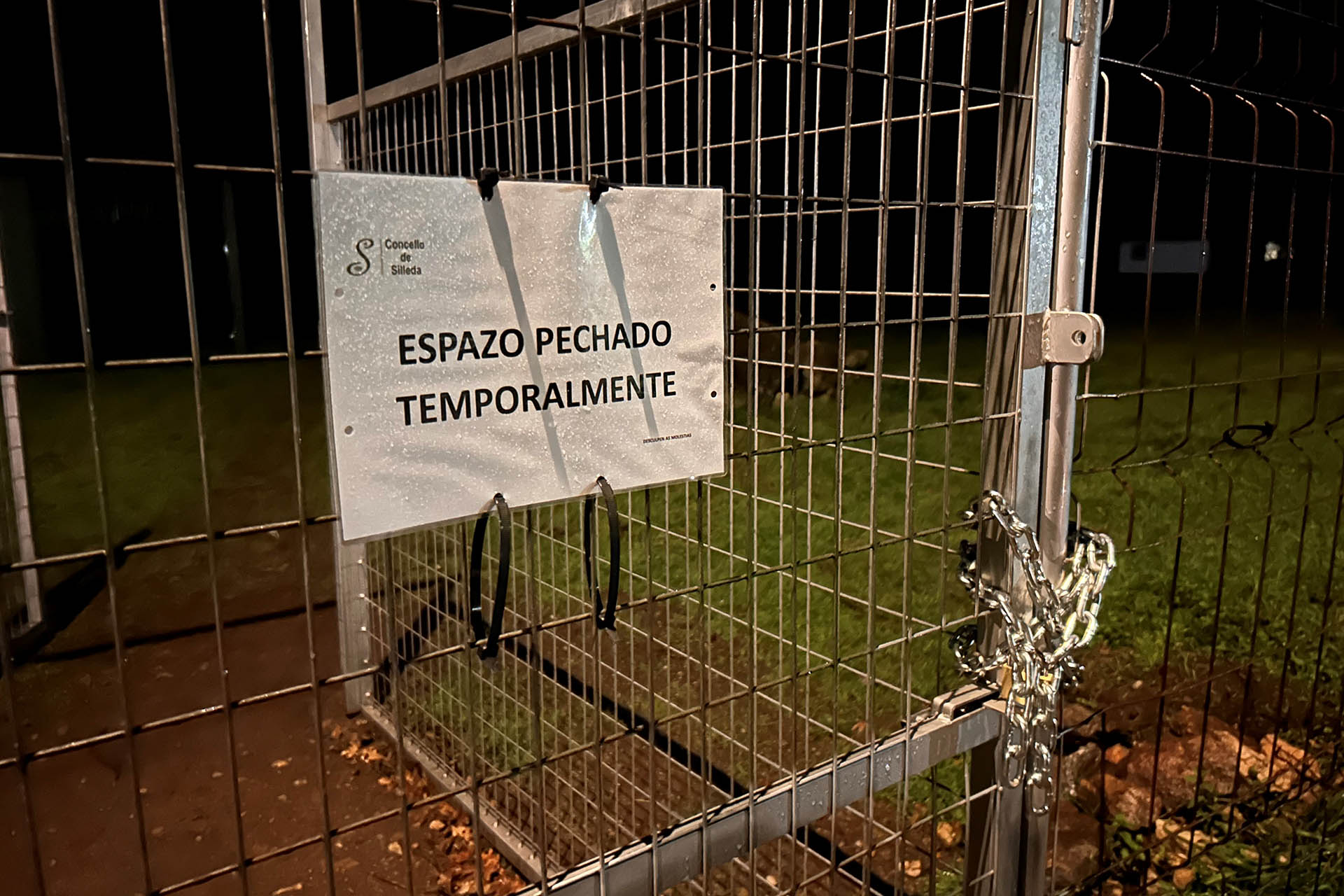 O Concello de Silleda condena o envelenamento dun can usuario do espazo canino municipal