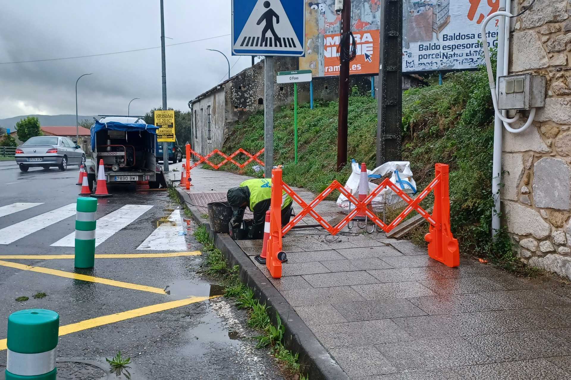 O Concello inicia as obras para mellorar a iluminación dos pasos de peóns do casco urbano na estrada N-525