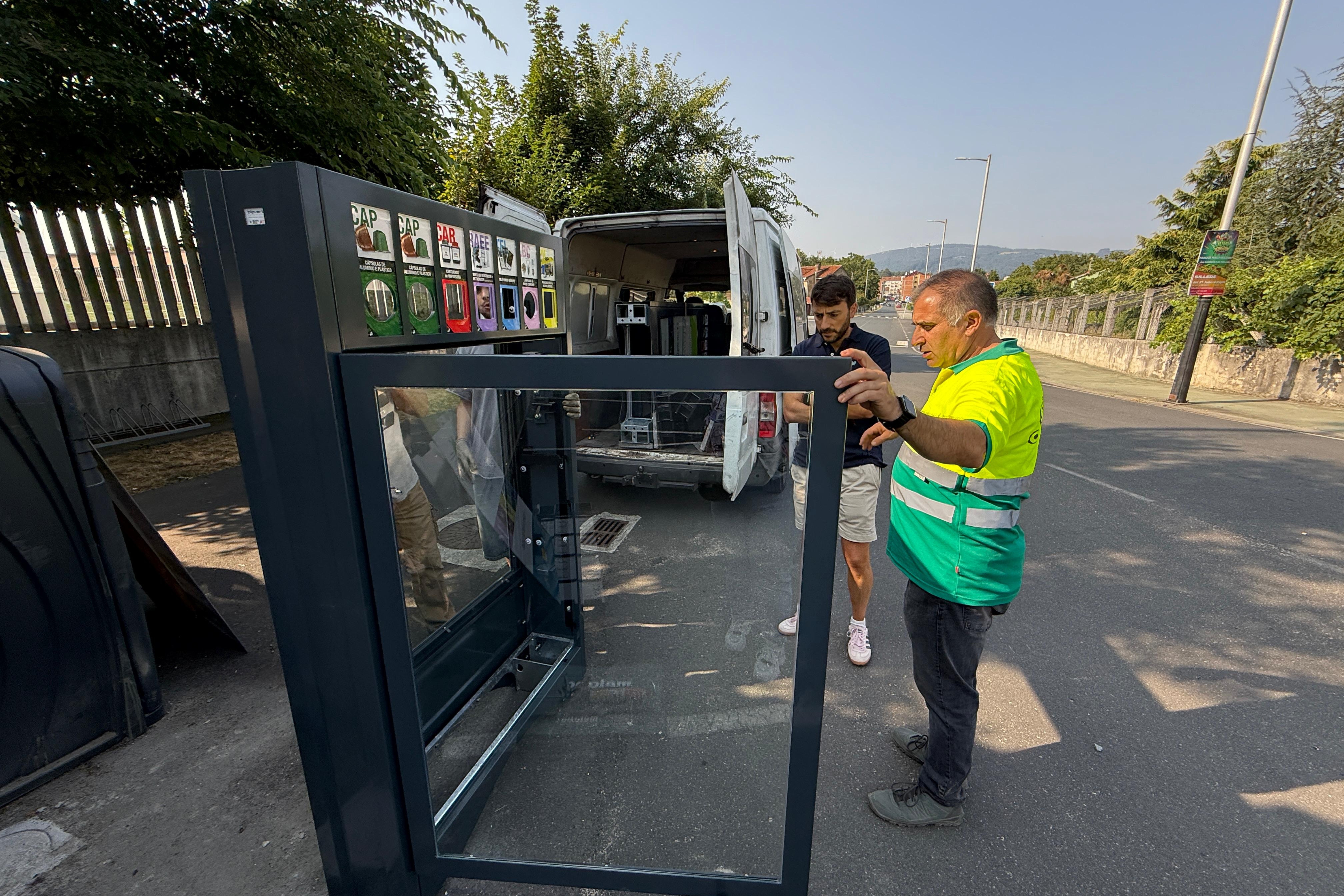 Instalados nas localidades de Silleda e da Bandeira novos  puntos limpos de proximidade
