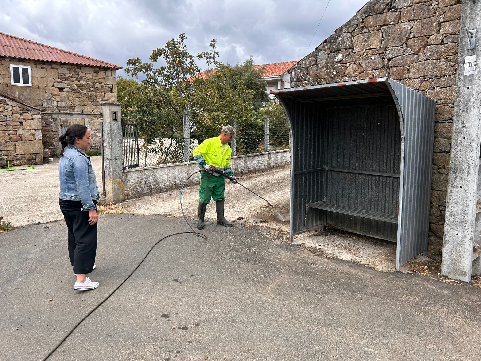 O Concello de Silleda pon a punto as marquesiñas das rutas de autobús para o comezo do curso escolar