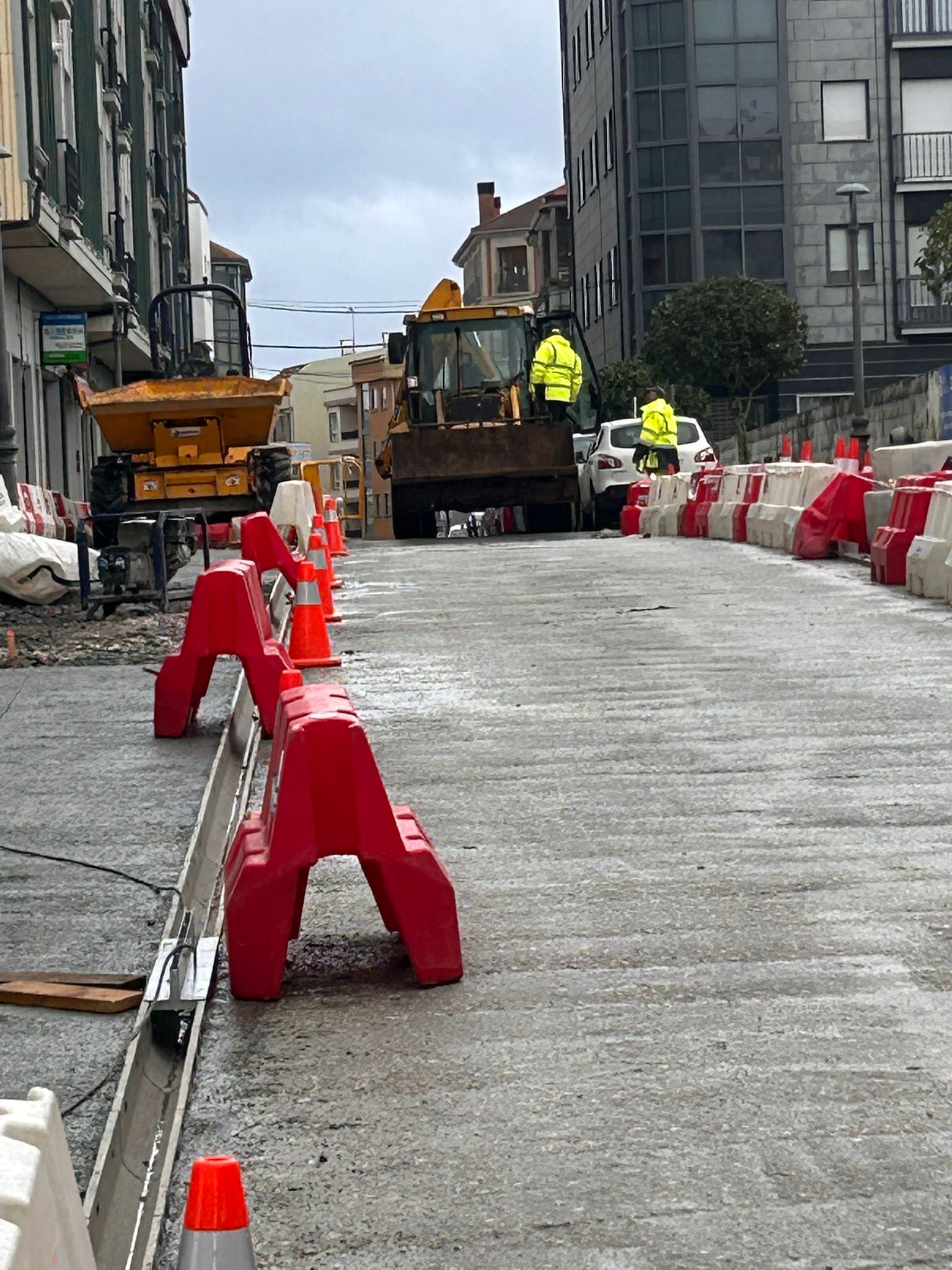 O  Concello de Silleda e o colectivo de taxistas acordan a reubicación provisional da parada durante as obras da avenida do parque