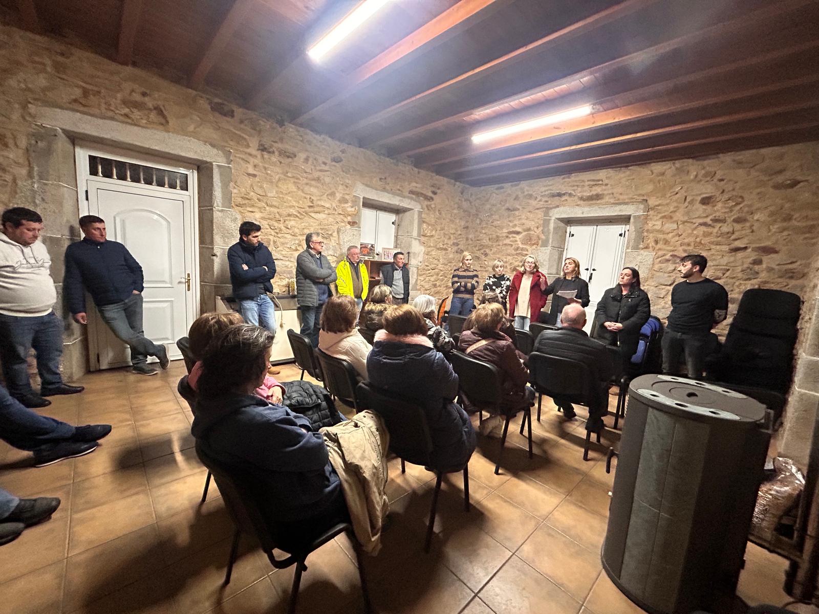 O goberno municipal presenta á veciñanza de Negreiros o proxecto de mellora do local social