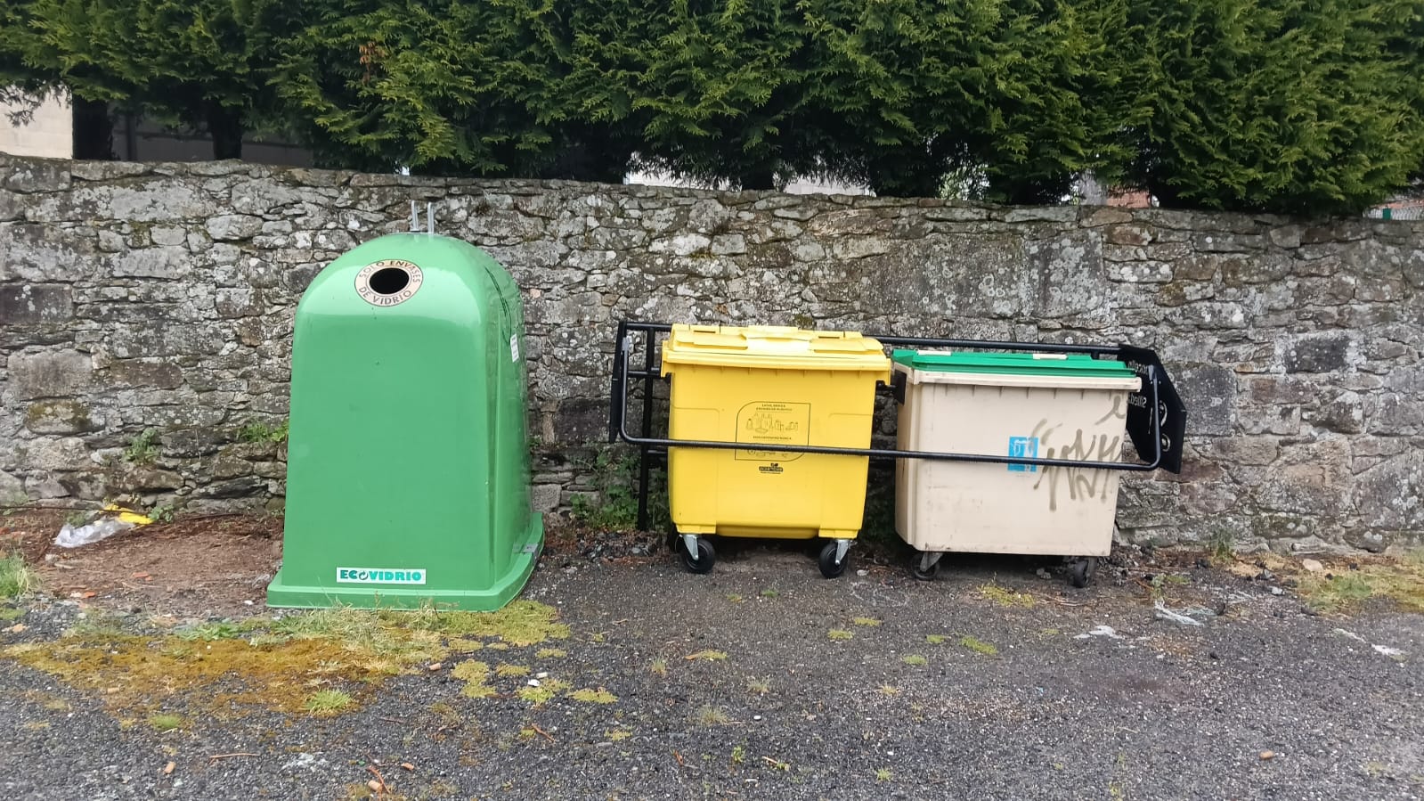 O Concello de Silleda continúa extendendo ao rural a mellora da recollida selectiva de vidro con novos colectores en varias parroquias