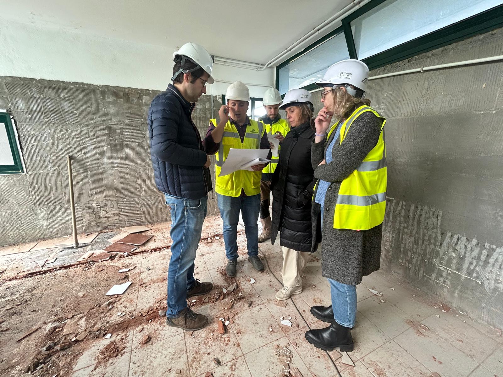 Comezan as obras de remodelación dos vestiarios das piscinas municipais da Bandeira